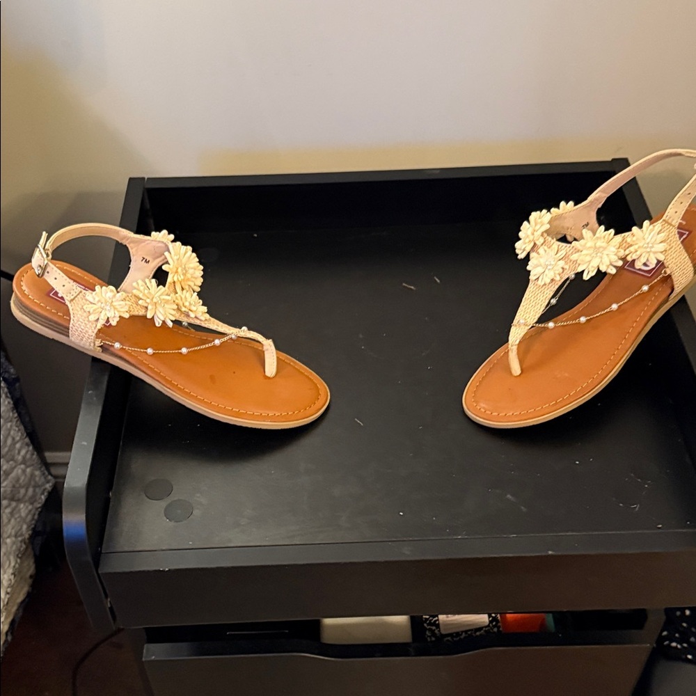 NWOT Women's size 7 POP CREAM COLORED FLORAL Sandals - Picture 5 of 7